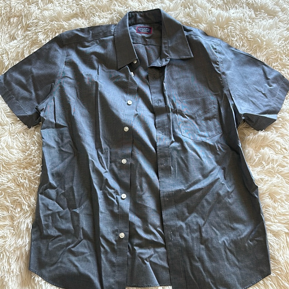 Men’s medium short sleeve Untuckit button up